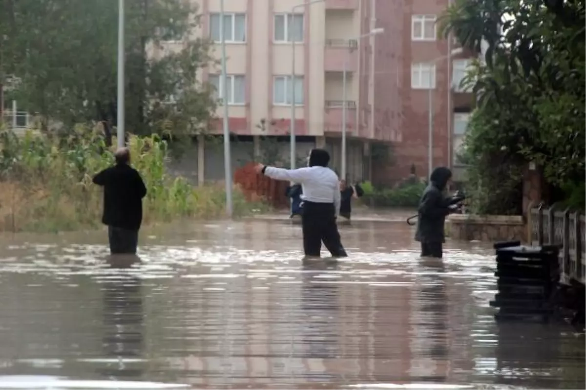 Samsun\'da Çok Sayıda Ev ve İşyeri Sular Altında