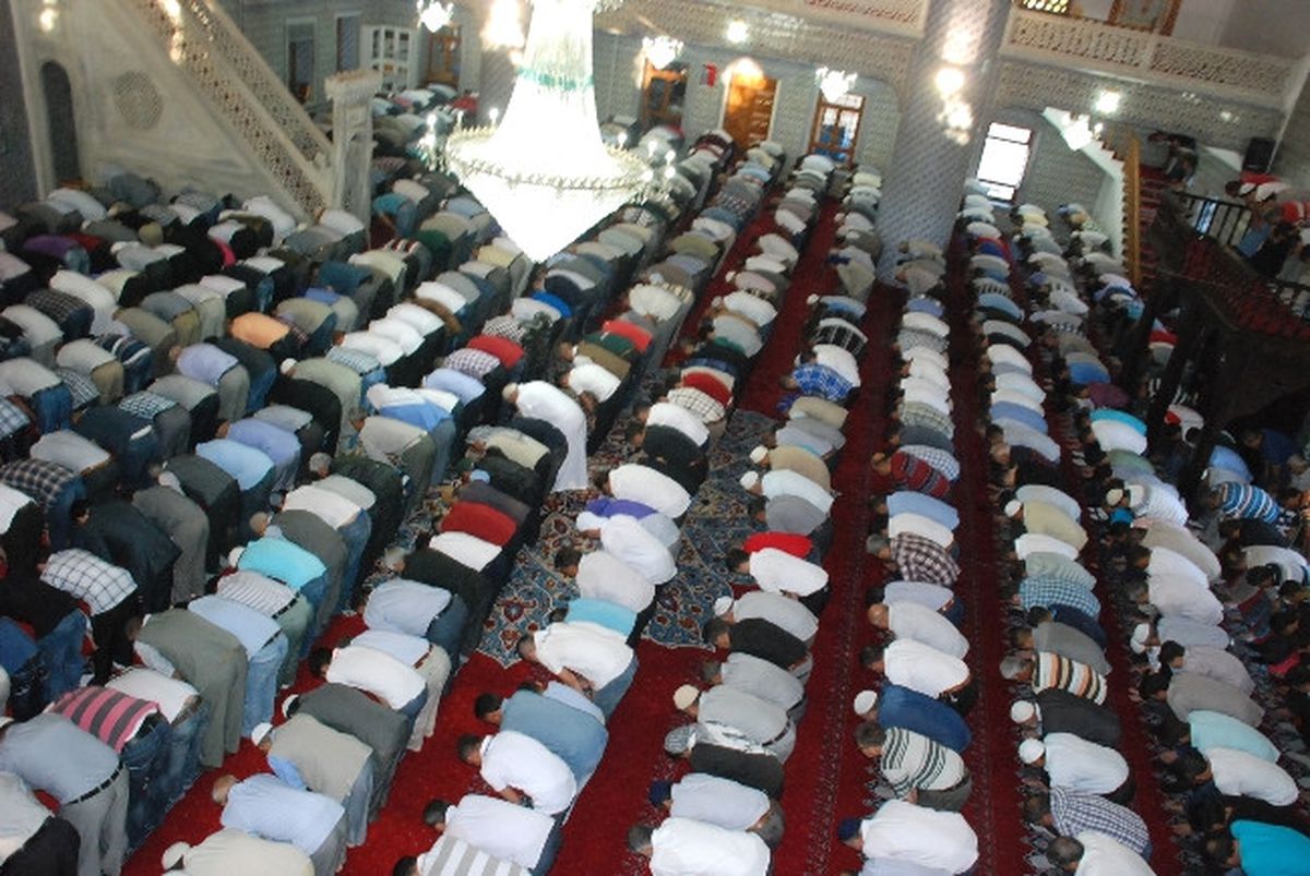 Şanlıurfa\'da Binlerce Kişi Bayram Namazı Kıldı