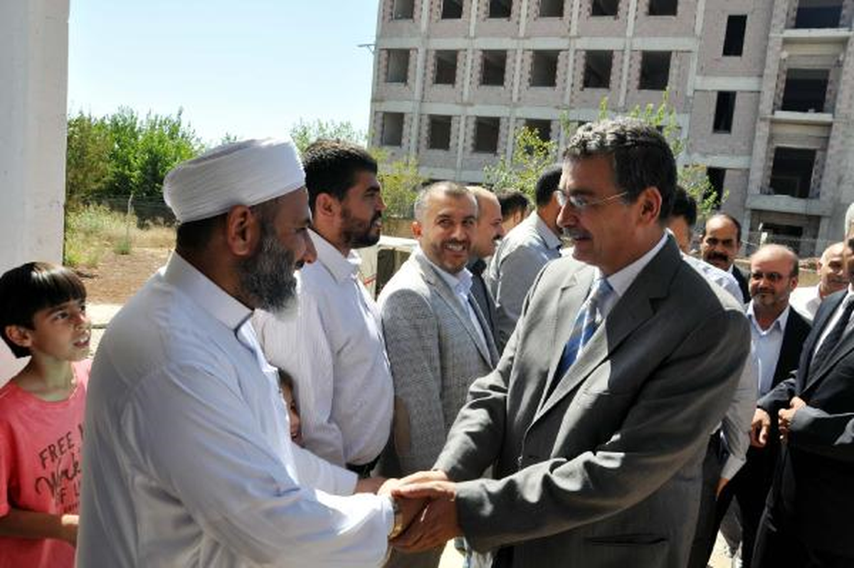 Şanlıurfa Valisi Güvenç, Suriyeli Çocuklara Oyuncak Dağıttı