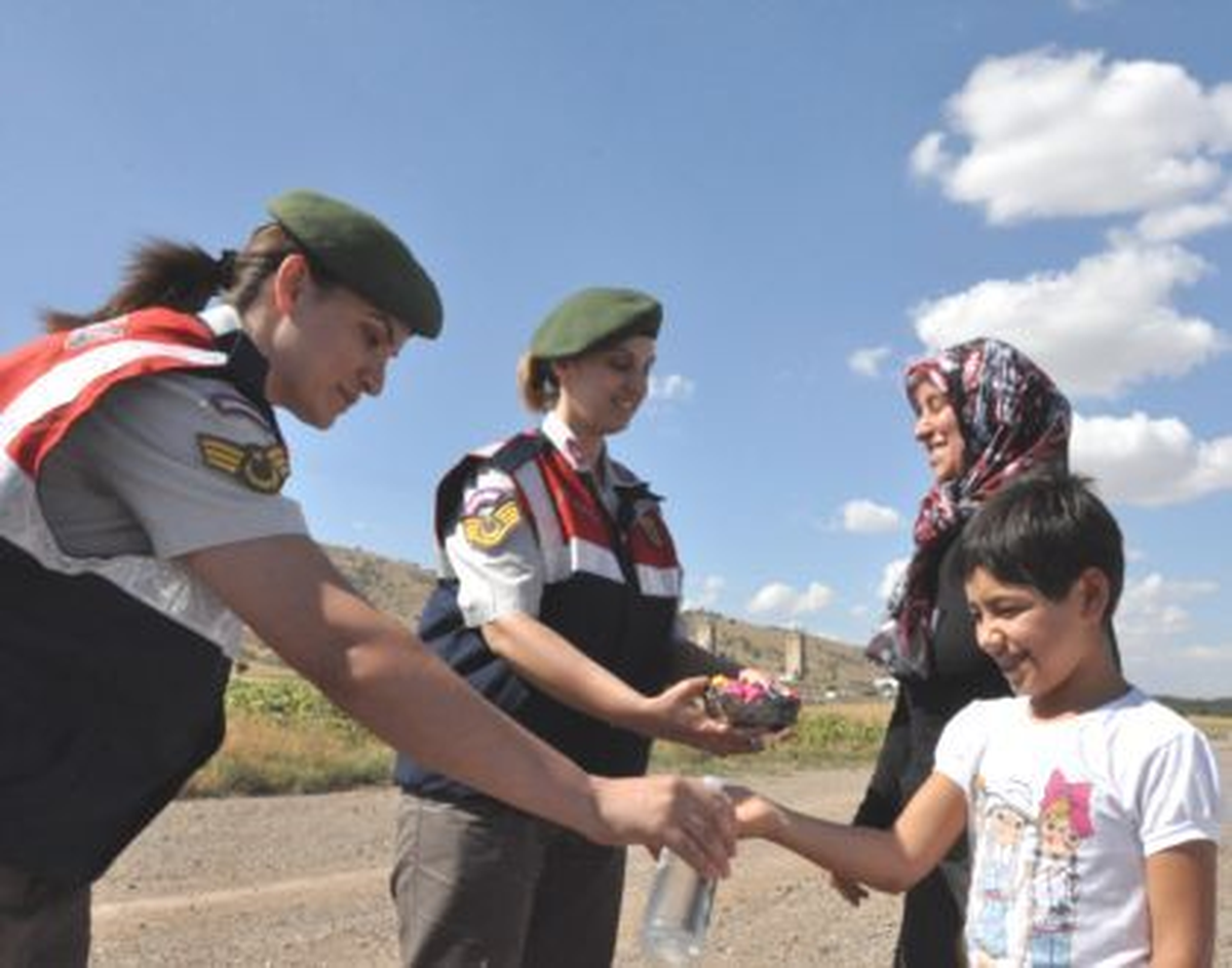 Sürücülere Önce Bayram Şekeri, Sonra Uyarı