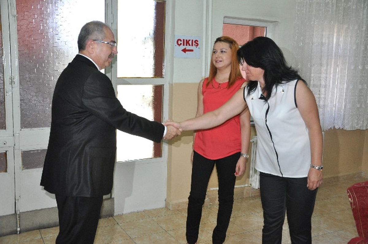 Vali Yaman\'dan Çocuk Yuvası ve Huzurevine Ziyaret