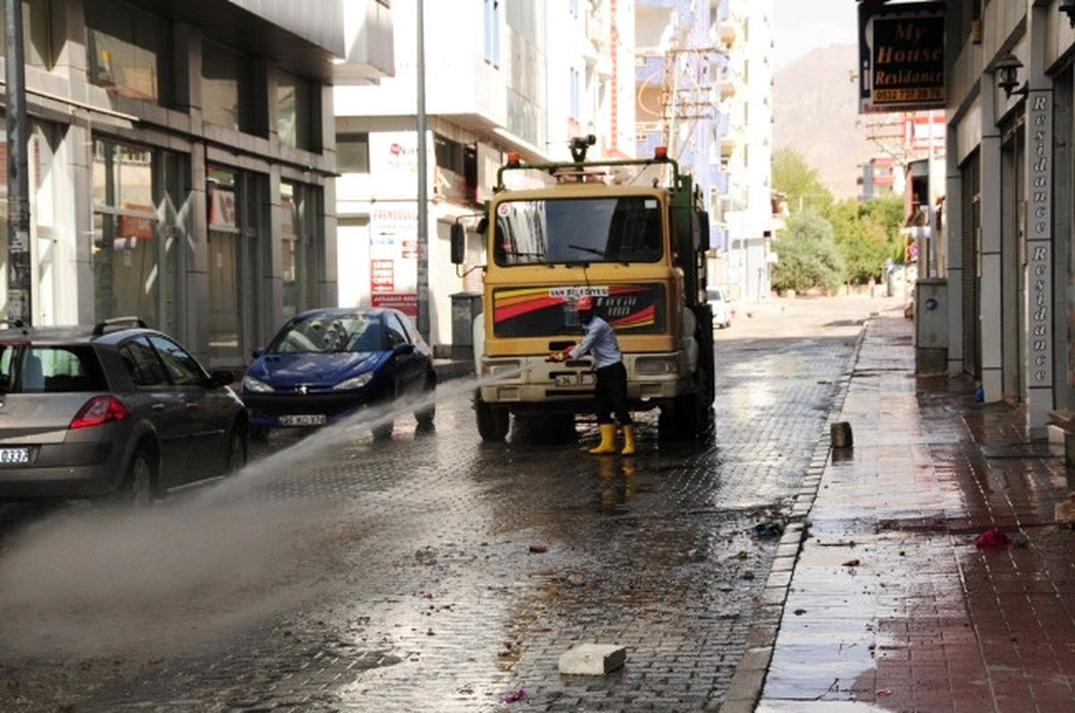 Van\'da Cadde ve Sokaklar Yıkanıyor