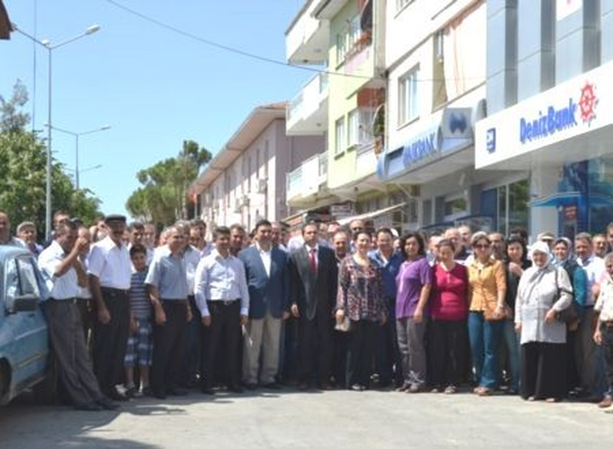 AK Parti Eşme\'de Hem Bayramlaştı Hem de Yapılan Çalışmaları Aktardı