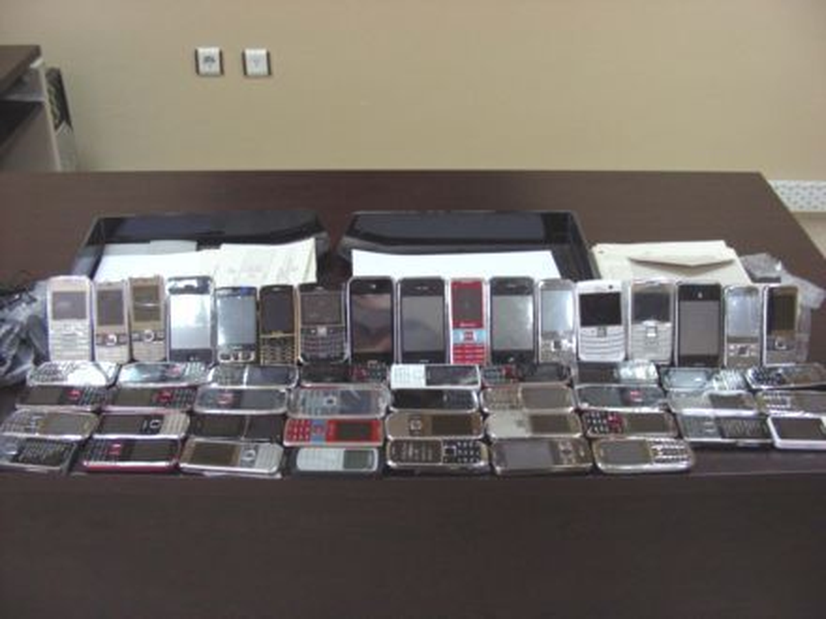 Antalya Havalimanı\'nda Kaçak Telefon Operasyonu