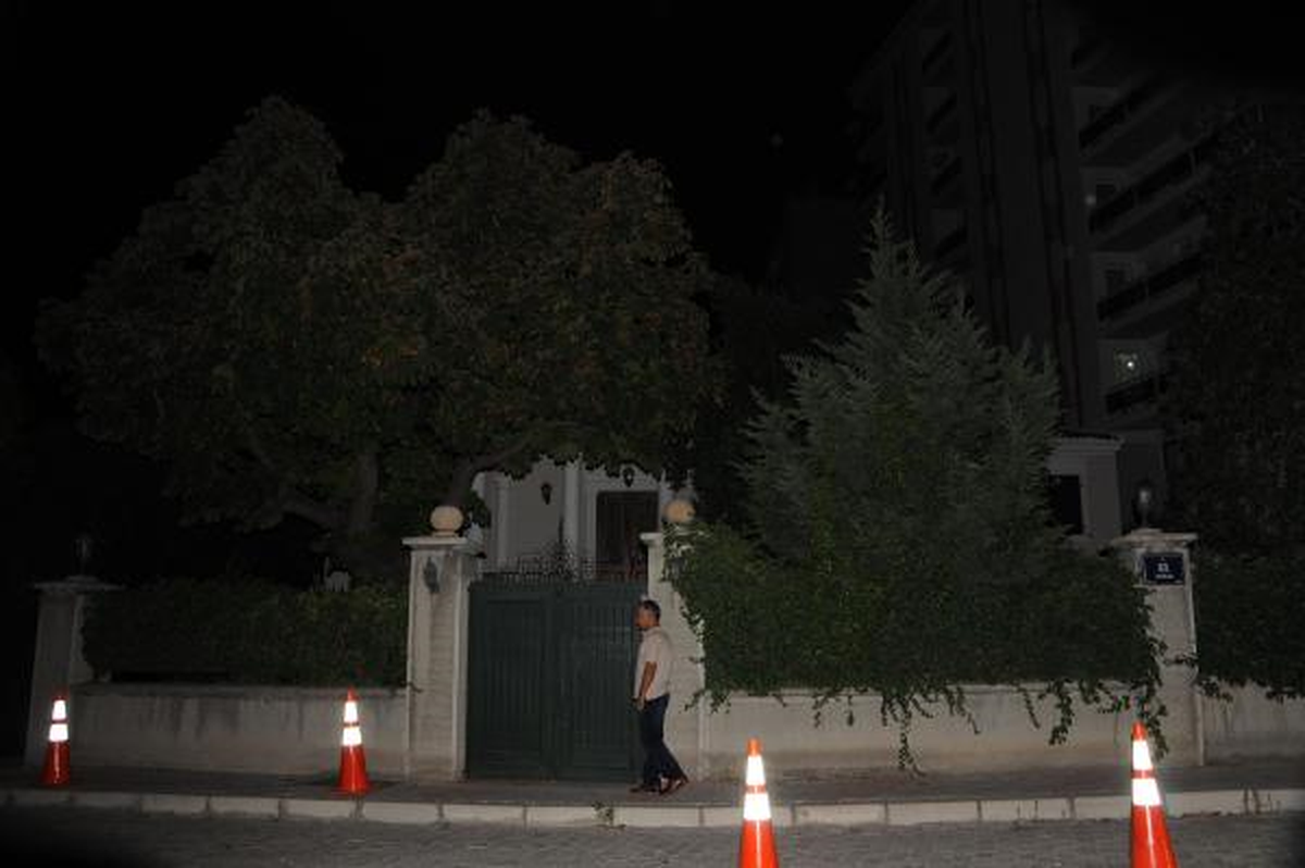 Aziz Kocaoğlu'nun Evine Girmeye Çalışırken Fark Edildi