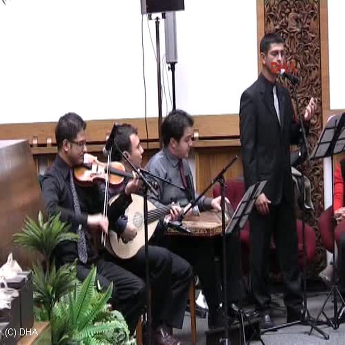 Başbakan Yardımcısı Bülent Arınç'ın Makedonya'da Katıldığı Kongrede Vardar Ovası Eserini Dinlemesi