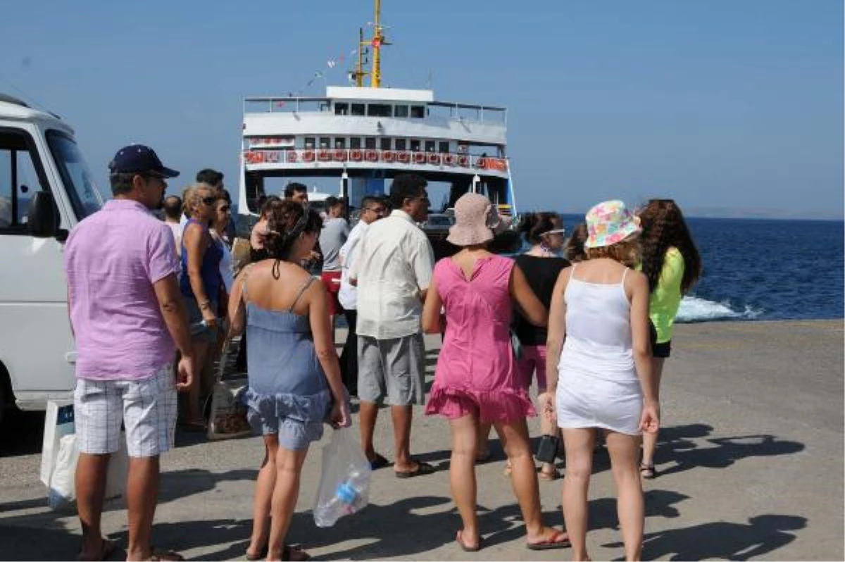 Bozcaada Bayramda Tatilcilerin Akınına Uğradı