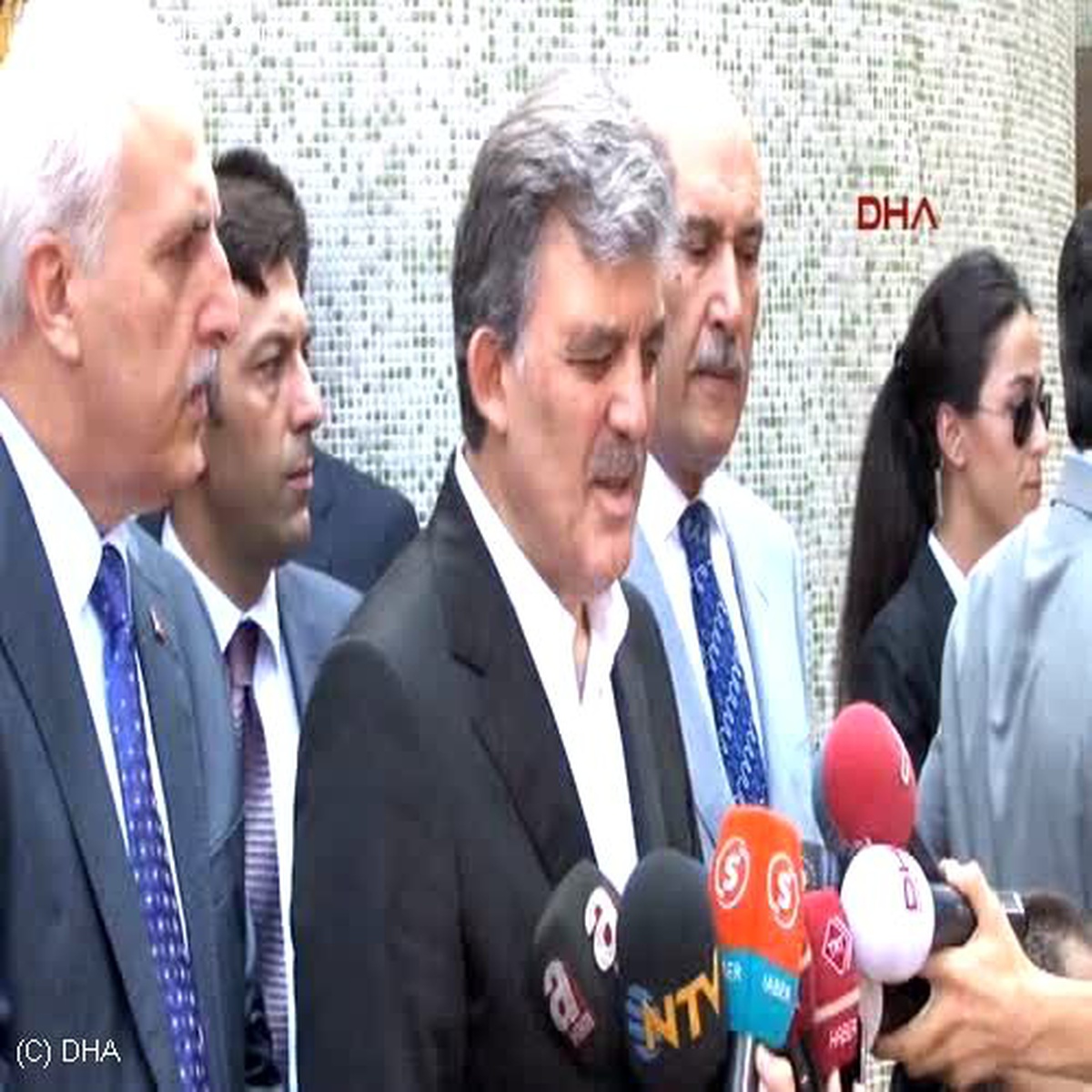 Cumhurbaşkanı Gül Soruları Yanıtladı, Vatandaşlarla Bayramlaştı
