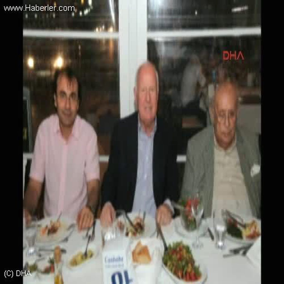 Demirel Dostlarıyla Yemek Yedi