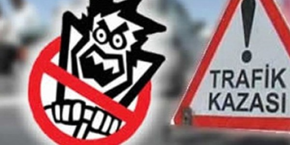 İzmir\'de İki Otomobil Çapıştı: 5 Ölü, 7 Yaralı