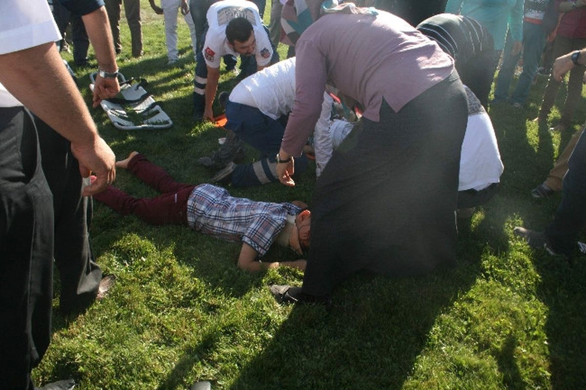 Karaman\'da Ambulansla Otomobil Çarpıştı: 10 Yaralı