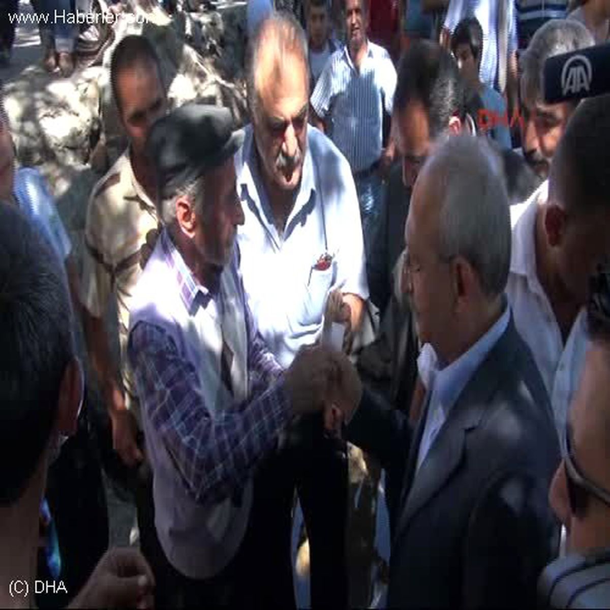 Kılıçdaroğlu, Munzur Baba\'da Mum Yakıp, Dilekte Bulundu
