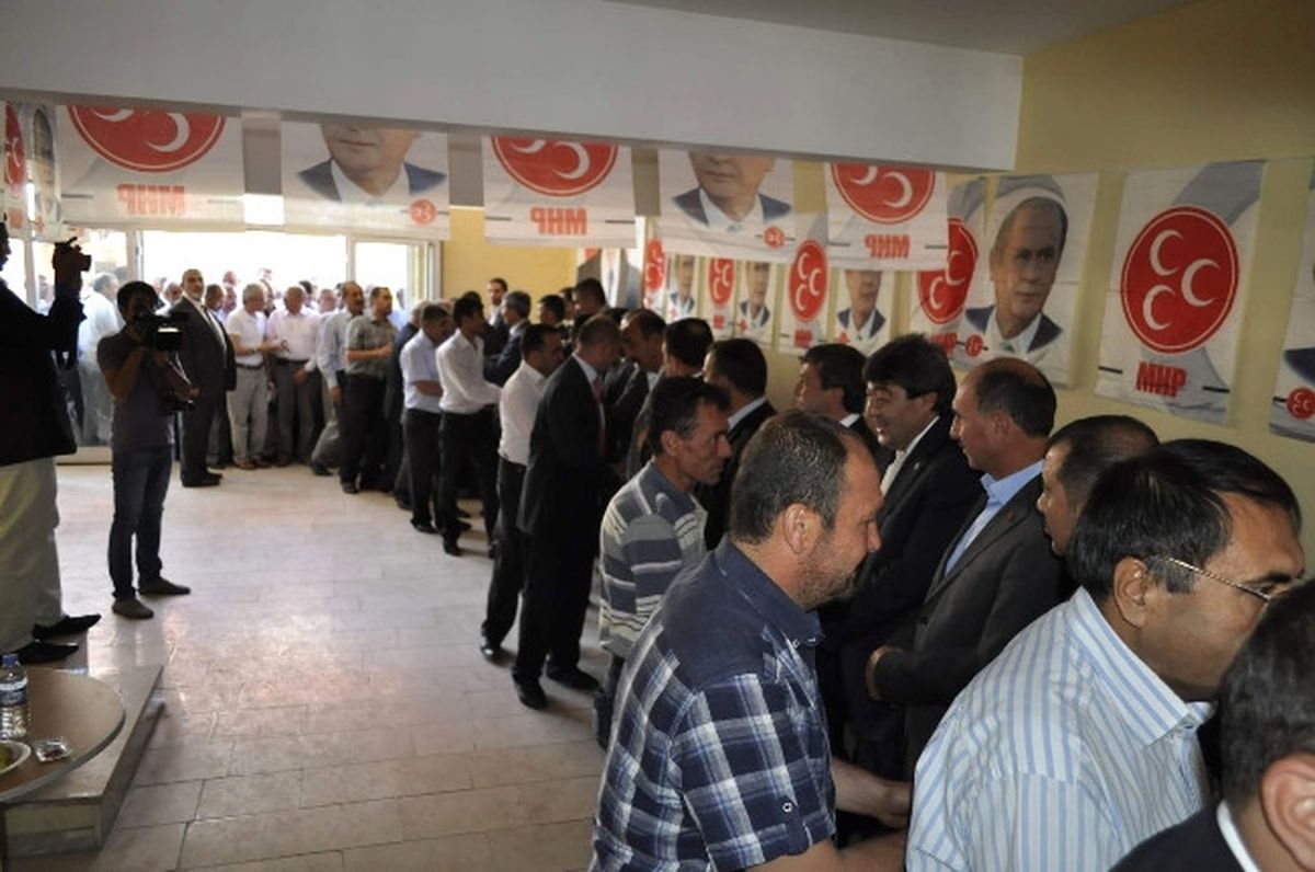 MHP\'de Kalabalık Bayramlaşma