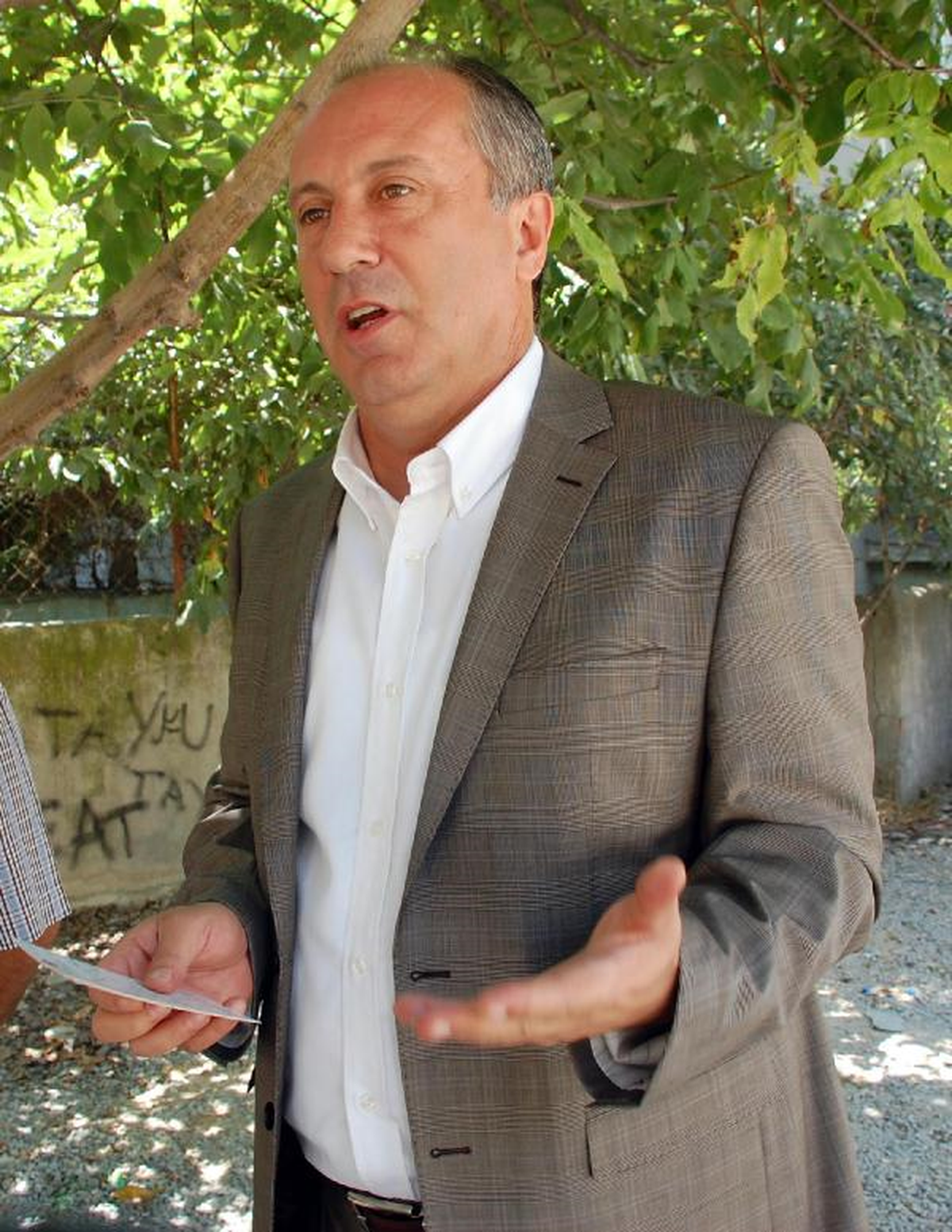 Muharrem İnce'den Arınç'a: Vardar Ovası'ndan Bile Rakı Çıkarıyor