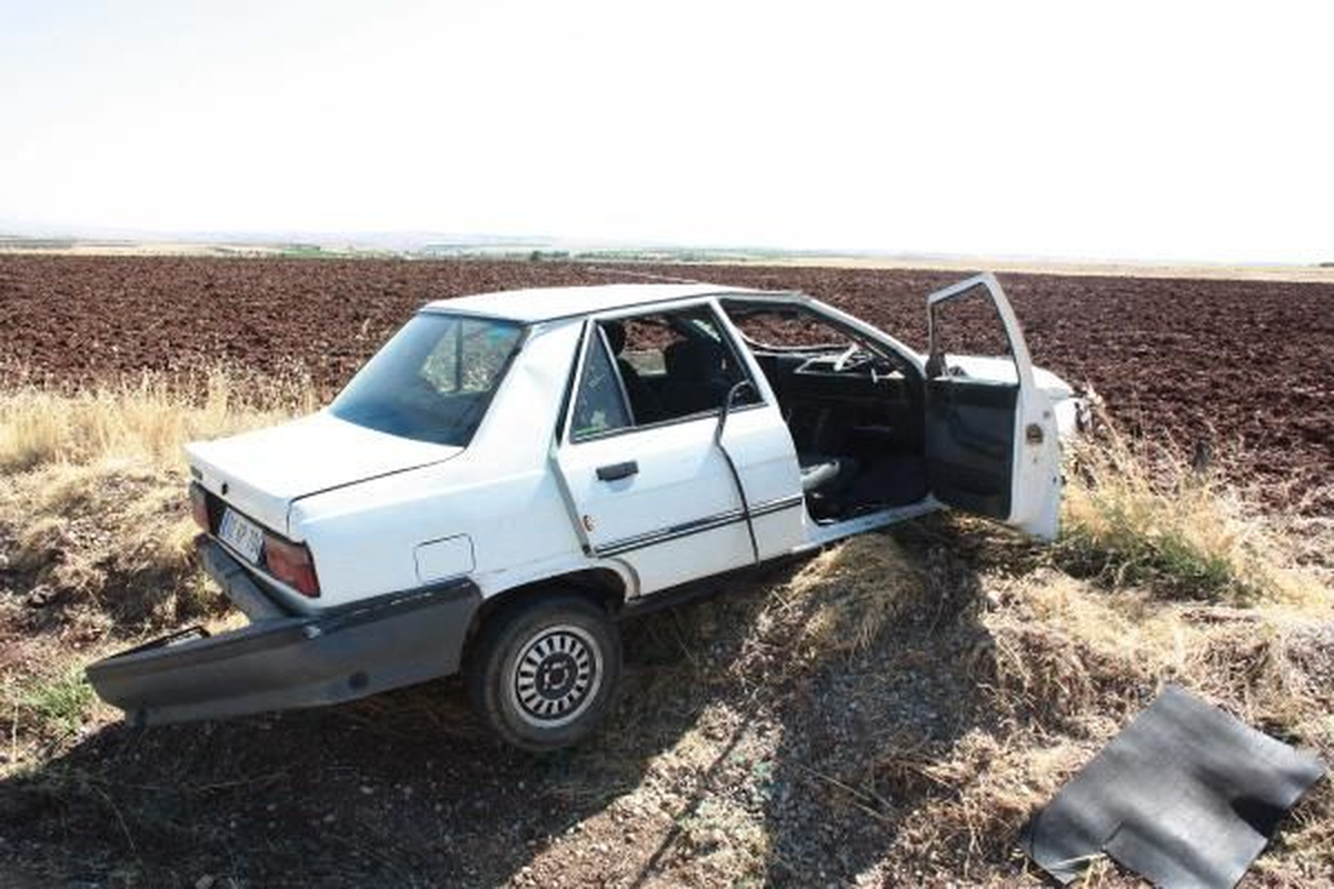 Otomobil Şarampole Yuvarlandı: 3 Yaralı
