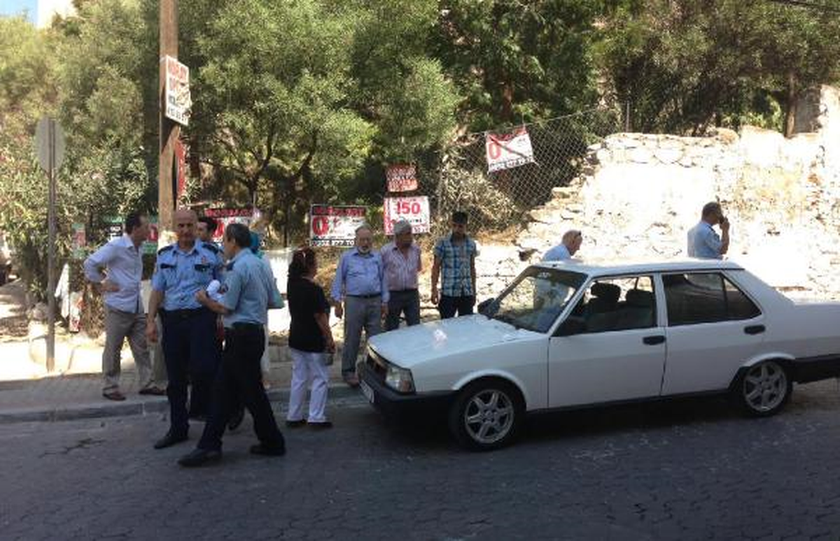 Otomobille Boşandığı Kadın ile Eşine Çarpıp Yaraladı