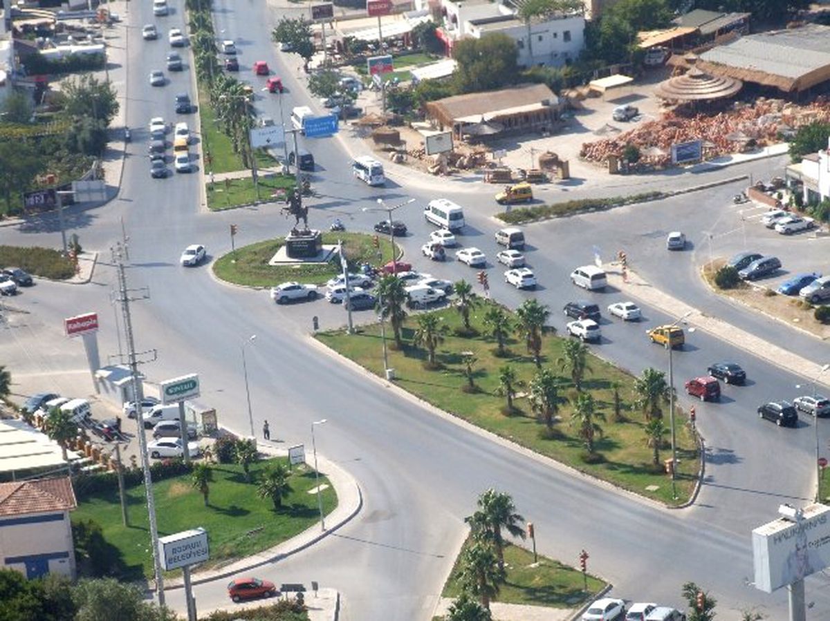 Polisler Trafiği Havadan Kontrol Ediyor