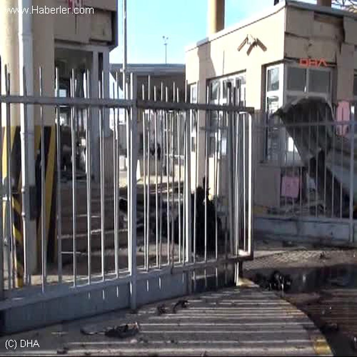 Reyhanlı\'da Patlatılan Otomobilin Elektronik Sistemi Devre Dışı Bırakılmış