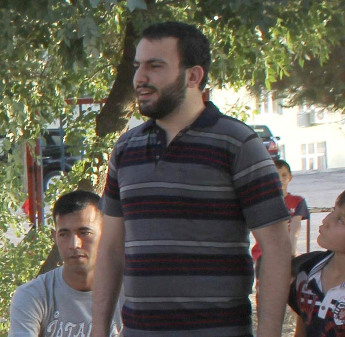 Suriyeli Sığınmacı Ülkesi İçin Türkü Söyledi