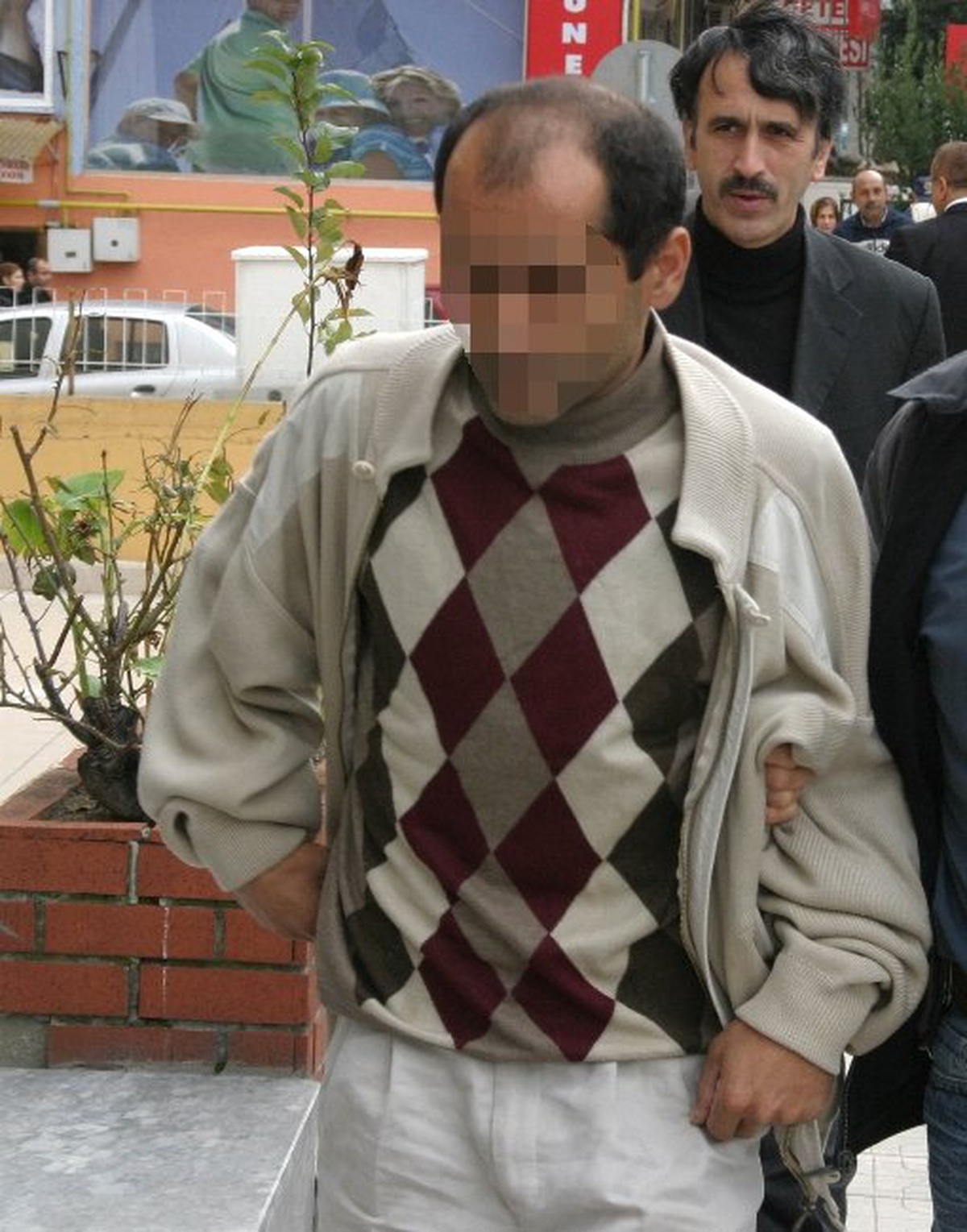 Tartıştığı Kişiyi Sırtından Bıçakladı