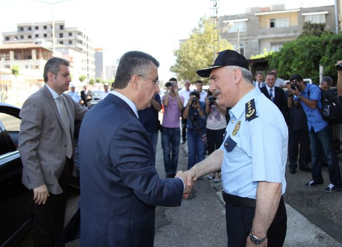 Vali Lekesiz Çevik Kuvvet Personeli İle Bayramlaştı