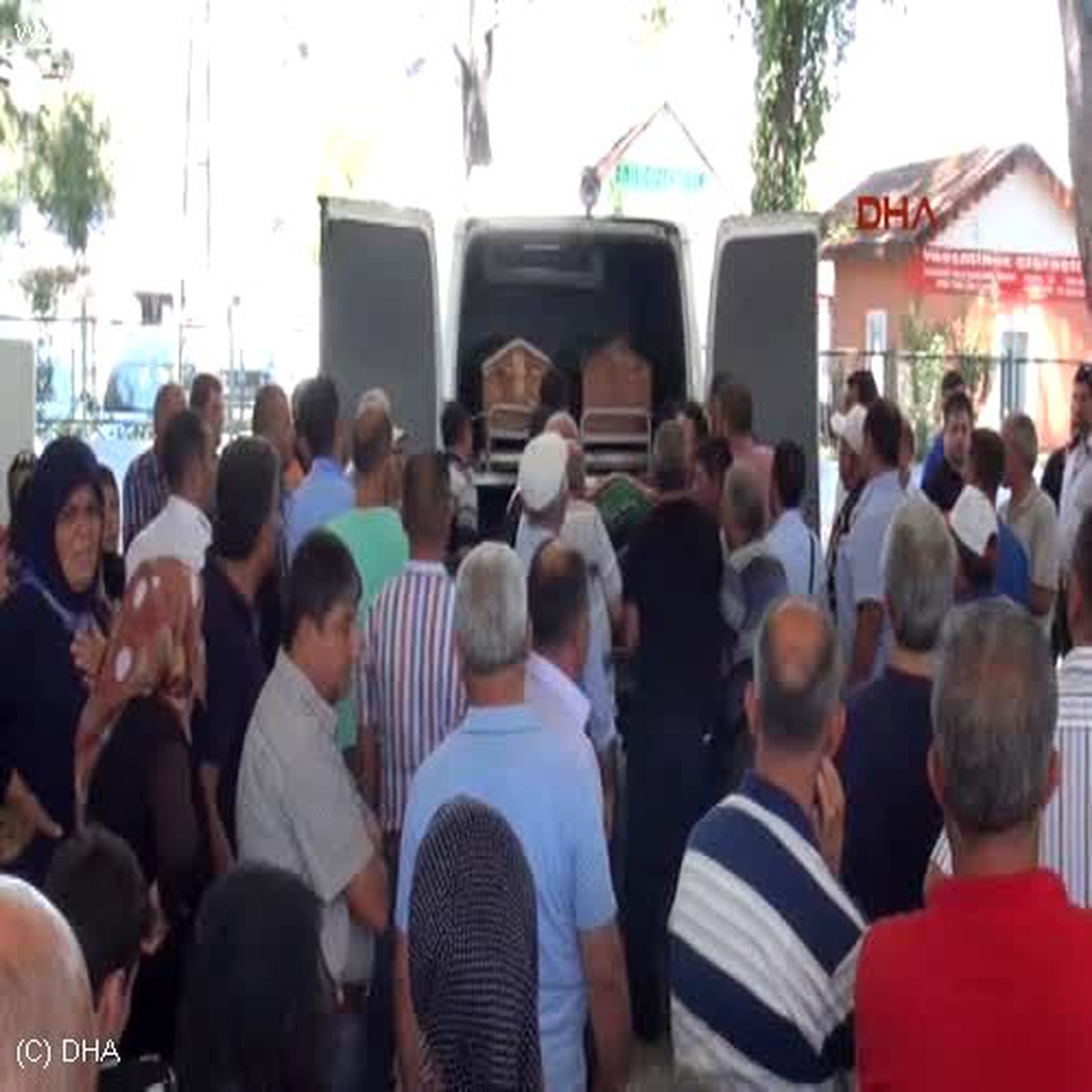 Antalya Kaza Kurbanı 5 Kişi Yan Yana Defnedildi