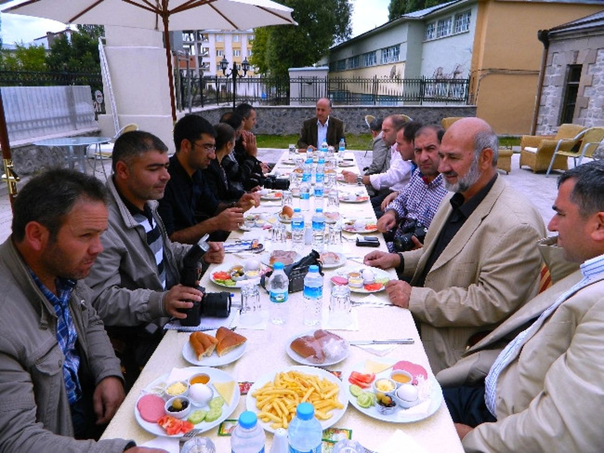 Vali Azizoğlu Basın Mensupları ile Kahvaltıda Buluştu