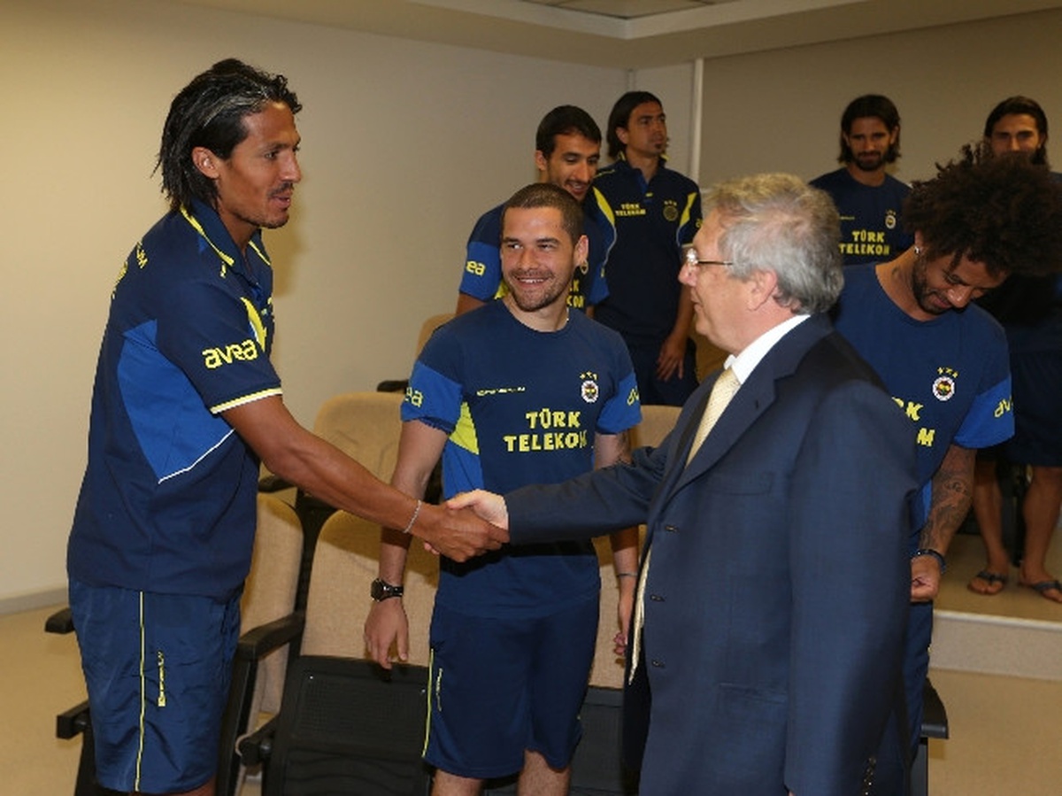 Aziz Yıldırım Futbolcularla Bayramlaştı