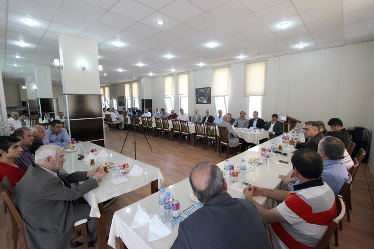 Aziziye\'de Renkli Bayramlaşma