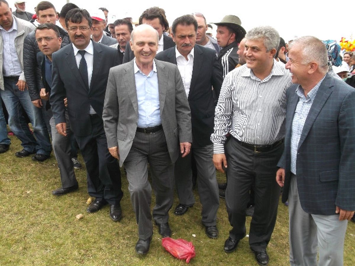 Bakan Bayraktar, Trabzon\'da Yayla Şenliğine Katıldı