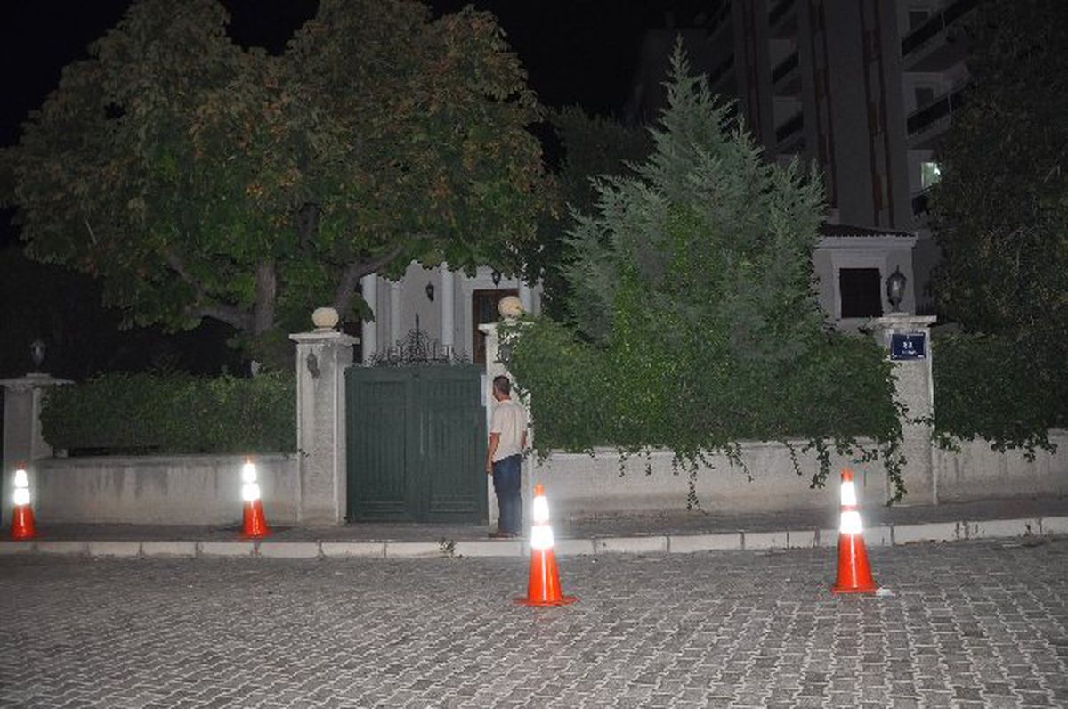 Başkan Kocaoğlu\'nun Evine Girmeye Çalışan Şüpheli Aranıyor