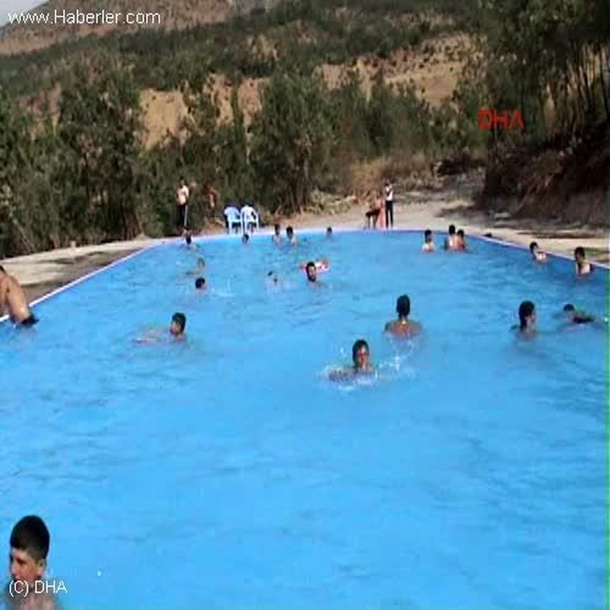 Çukurca\'daki Olimpik Havuzda Bayram Bereketi