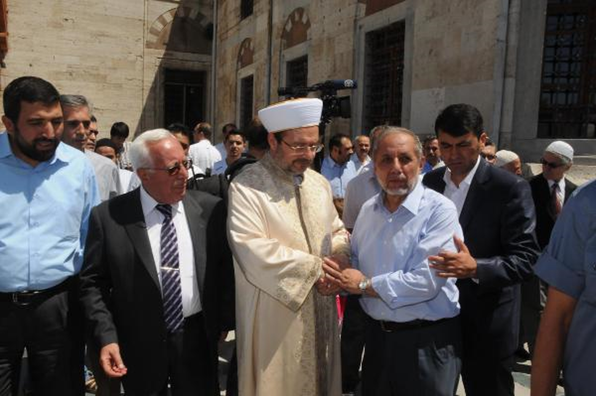Diyanet İşleri Başkanı Görmez\'den Sakal-ı Şerif Açıklaması
