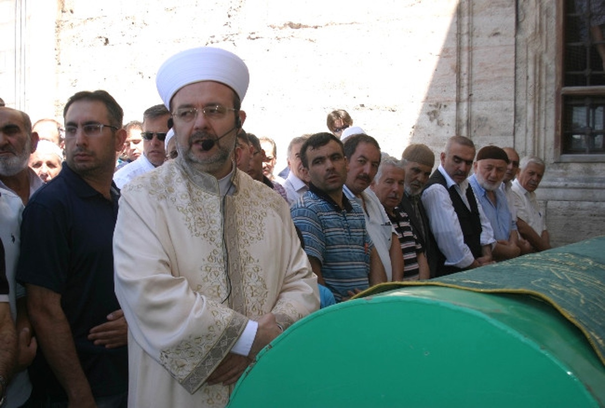 Diyanet İşleri Başkanı Konya\'da Cenaze Namazına Katıldı