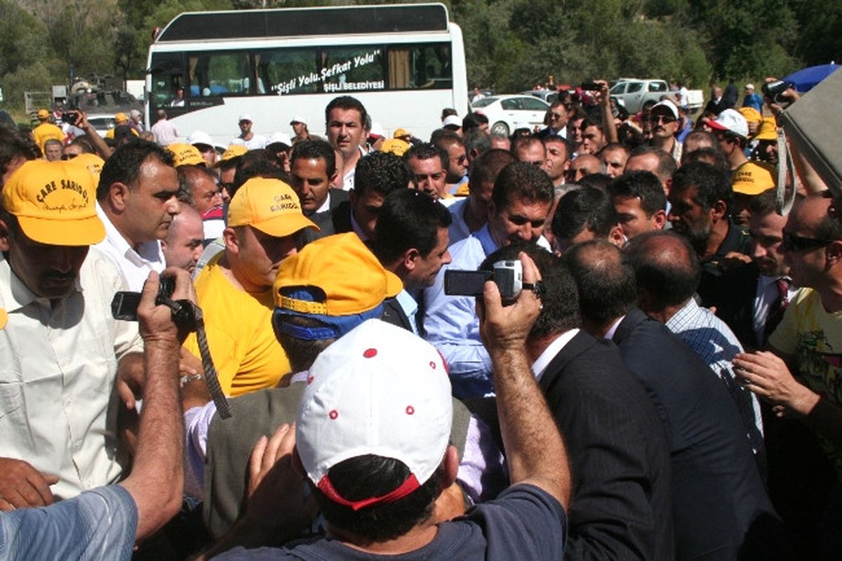 Erzincan\'da Sarıgül İzdihamı