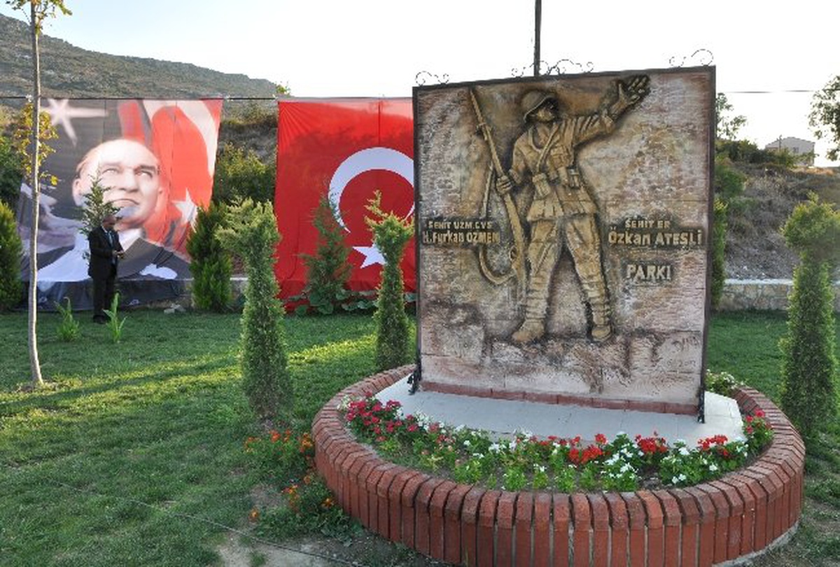 Foça Şehitlerinin Anısına Yaptırılan Park, Yıl Dönümünde Törenle Açıldı