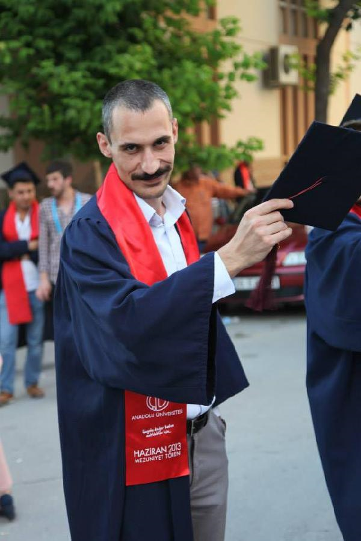 İzmir\'de Denizde Boğulan Üniversite Mezunu Genç Eskişehir\'de Toprağa Verildi