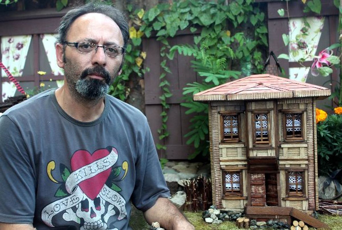 Karadeniz Mimarisini Minyatürüyle Yaşatıyor