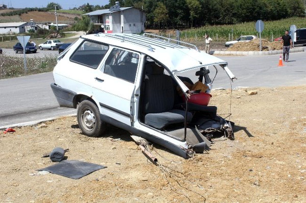 Sakarya\'da Trafik Kazası: 1 Ölü, 3 Yaralı