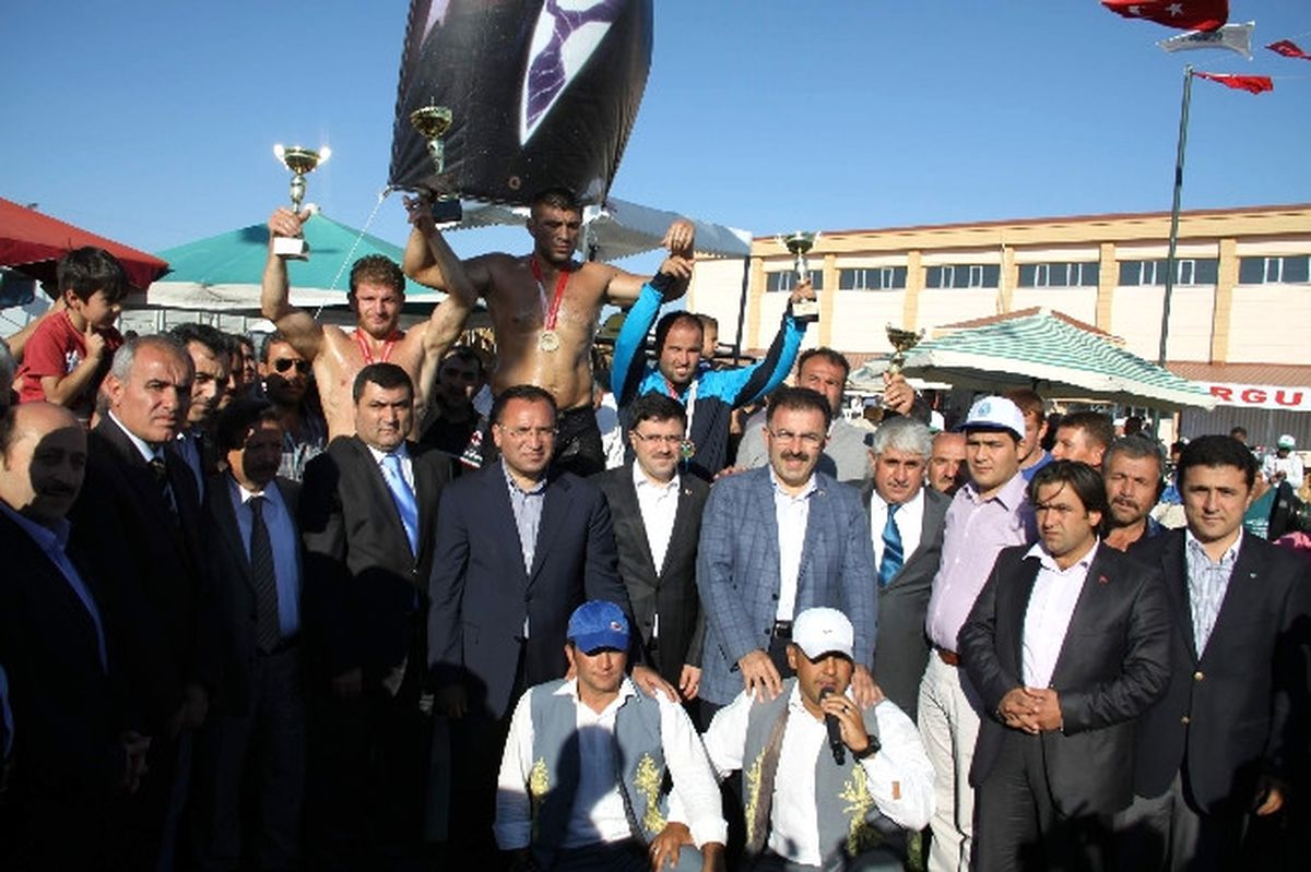 Sorgun Belediyesi 6. Gurbetçiler Şenliği Güreş Müsabakaları Yoğun İlgi Gördü