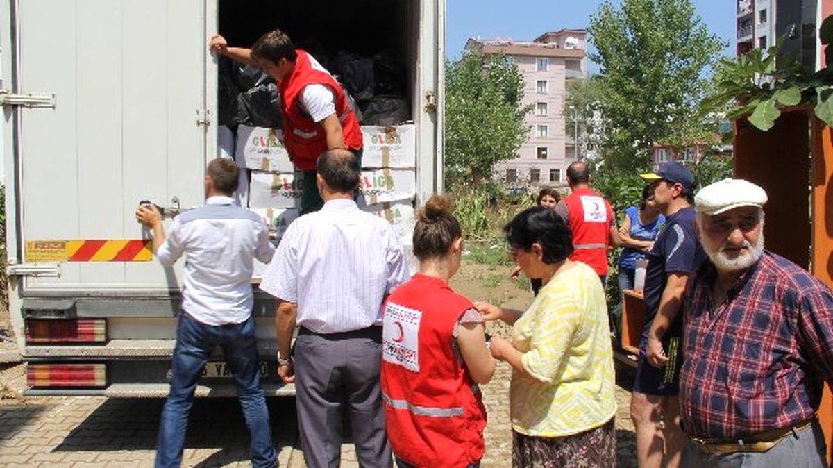Türk Kızılayı\'ndan Selzedelere Yardım
