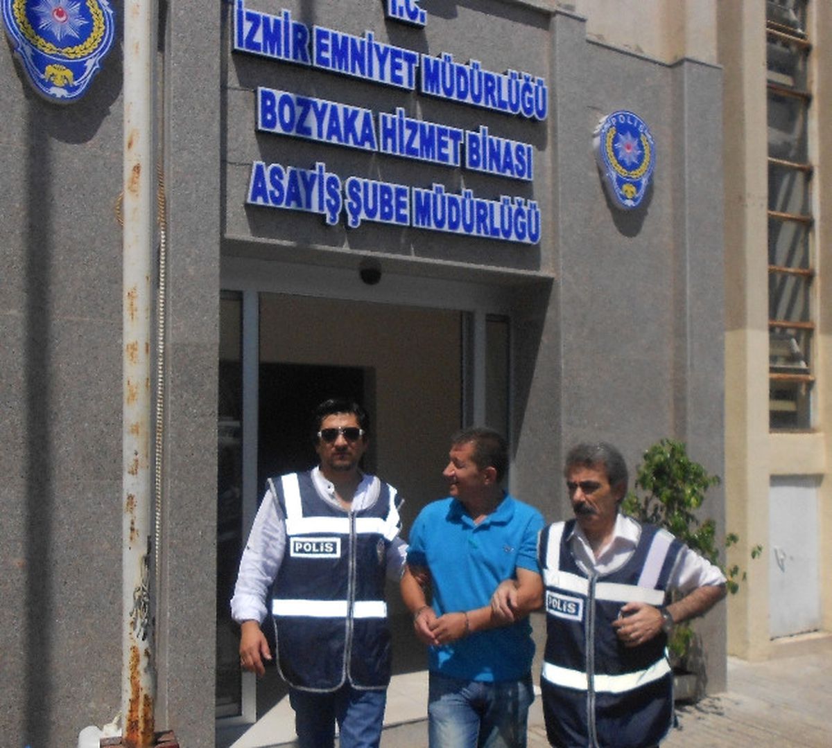 Yedi Suçtan Arama Kararı Bulunan Dolandırıcı Tutuklandı
