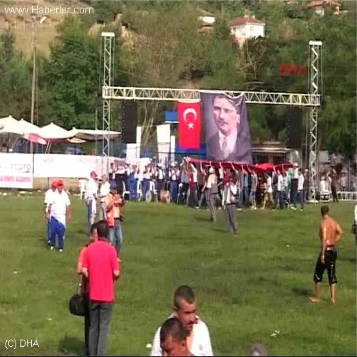 33. Kurtdereli Güreşleri Başpehlivanlığı Mehmet Yeşilyeşil\'in