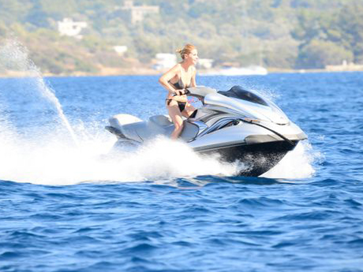 Aysal\'ın Eşinden Jet-ski Şov!