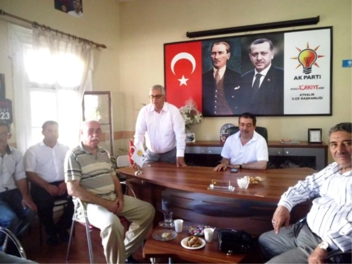 Ayvalık AK Parti\'de Bayramlaşma Coşkusu