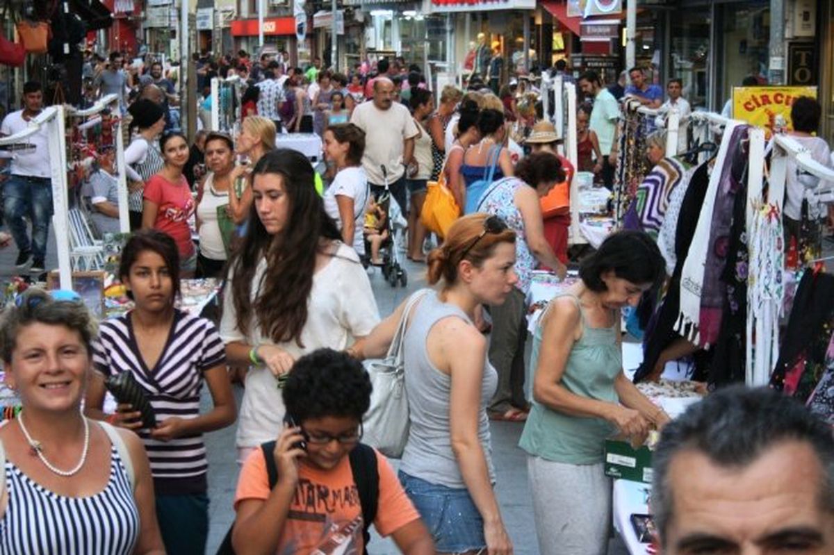 Ayvalık\'ta Bayram Yoğunluğu