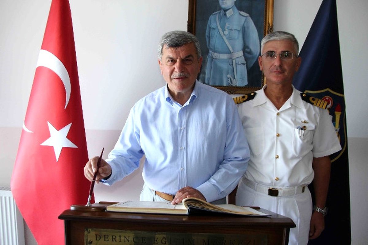 Başkan Karaosmanoğlu, Derince Merkez Komutanlığı\'nı Ziyaret Etti