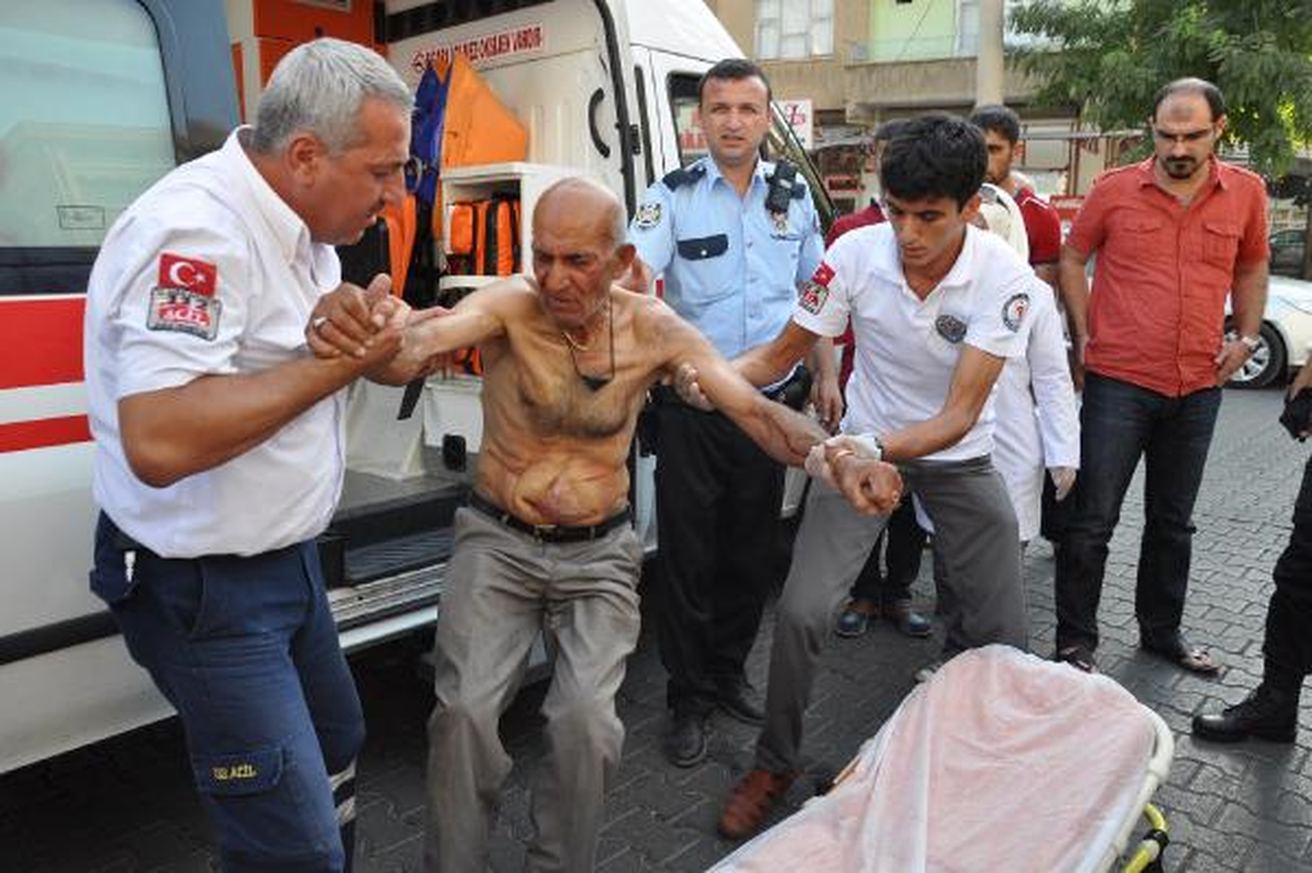 Bıçakla Tehditler Savurdu, Güçlükle Hastaneye Götürüldü