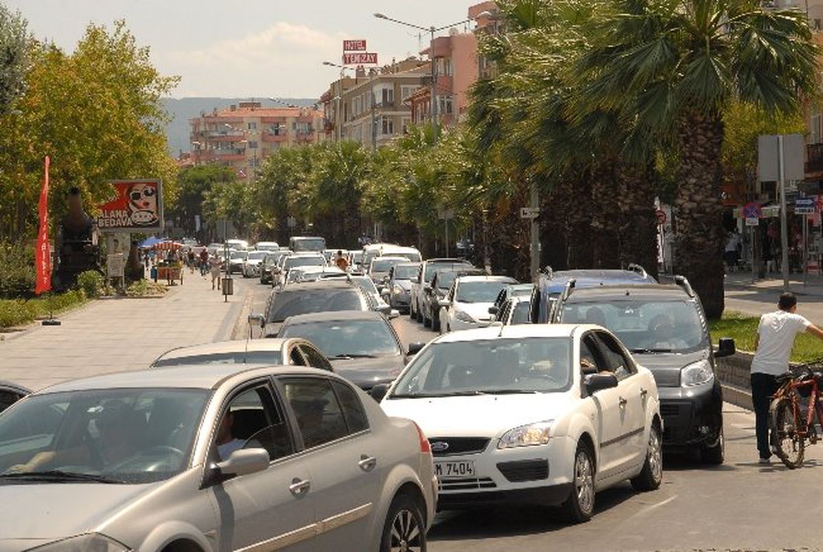 Çanakkale\'de Feribot Kuyruğu