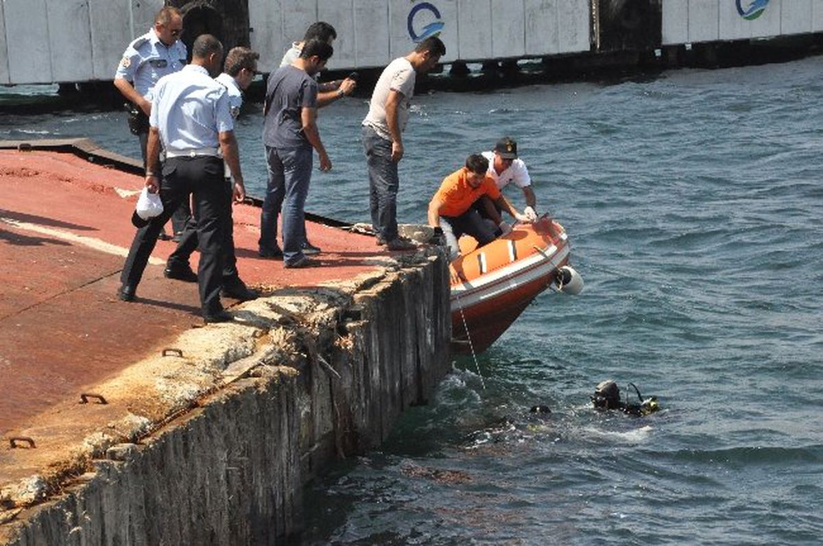 Çanakkale\'de İskelede Bir Kişinin Cesedi Bulundu